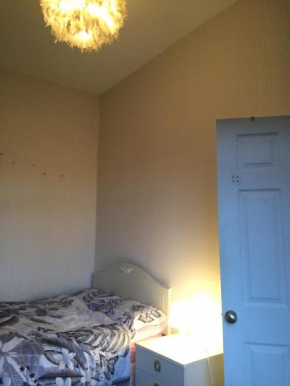 Private double rooms close to City centre, Coventry, with free WiFi and Car Parking